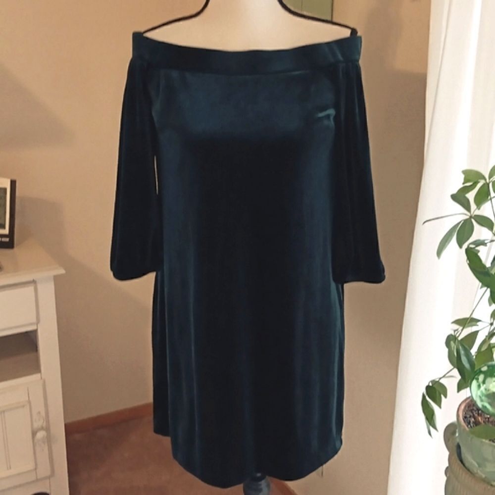 Vince Camuto Velvet Off Shoulder Dress - Picture 2 of 11
